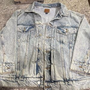 women's BDG light wash denim jacket
